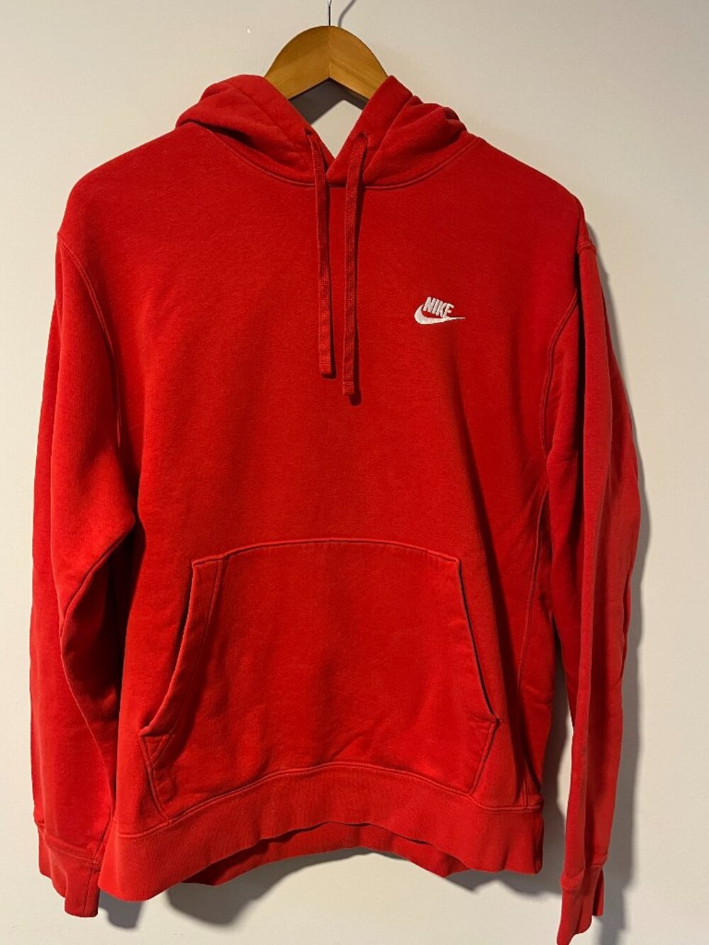 Nike Hoodie Mens Medium Red Pullover Hooded Pockets Heavyweight Fleece Logo